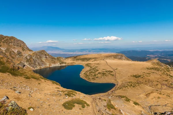 A vese-tó az egyik a hét Rila tavak. Rila-hegység, — Stock Fotó