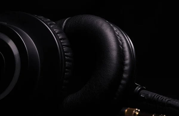 Beautiful Details Professional Studio Headphones Close Black Background — Stock Photo, Image