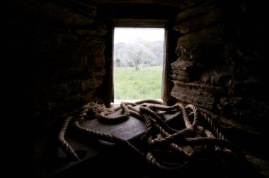 Ahırın penceresinden.