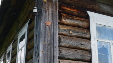 Savaşta ölenleri gösteren bir yıldız.