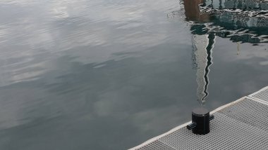 Tromso Norveç limanında yansımalar