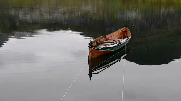 Einsames Boot Norwegen — Stockfoto
