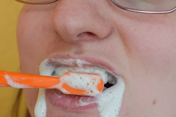 Szczoteczka Zębów Pastą Zębach Zbliżenie Mycie Zębów — Zdjęcie stockowe