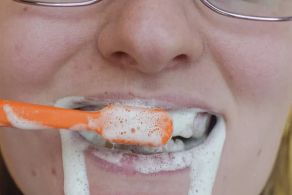 Foam from the toothpaste for a whole mouth, clean teeth