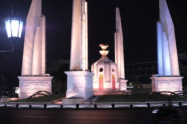 Gece Tayland Demokrasi Anıtı — Stok fotoğraf