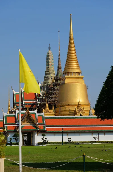 Emerald Buddha Tempel Perspectief — Stockfoto