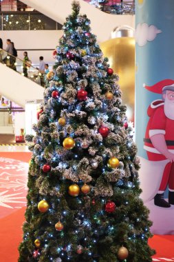 Noel ağacı bir alışveriş merkezi