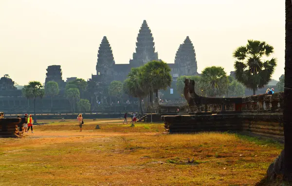 Paisagem Angkor Wat Sobre Fundo Branco — Fotografia de Stock