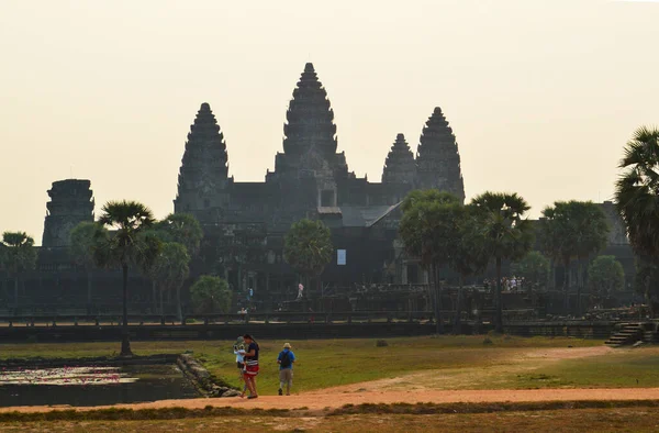 Voyageurs Angkor Wat Avant Coucher Soleil — Photo