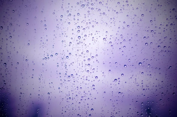 Gouttes d'eau de pluie sur un fond de surface en verre, Résumé Backdro — Photo