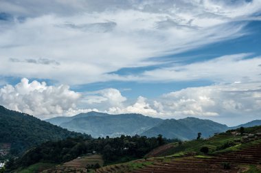 Güzel doğal olarak Pzt Cham (Mon Jam) dağ