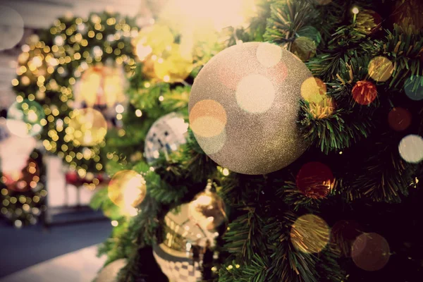 Vakantie kerst bij winkelcentrum — Stockfoto