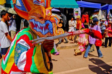 : Loei, Thailand - Haziran 6: Phi Ta Khon Festivali (Hayalet Festivali) 