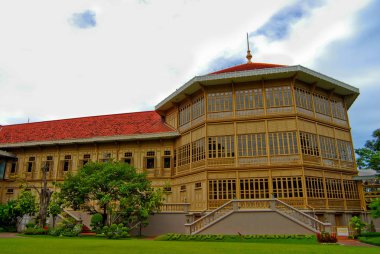 Vimanmek Royal Mansion, dünyanın en büyük altın tik bina