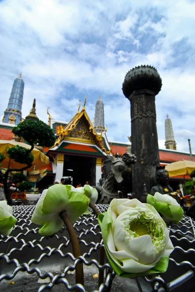 Wat phra kaew Tempel des smaragdgrünen Buddha mit blauem Himmel bangkok — Stockfoto