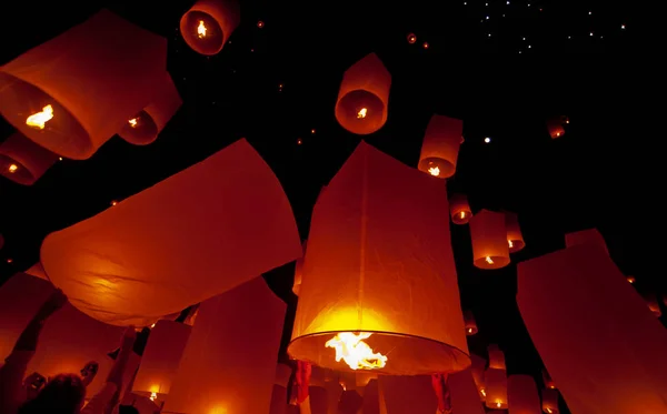 Lanterna Galleggiante Nel Festival Yee Peng Loy Krathong Lanterne Galleggianti — Foto Stock