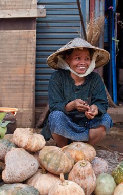 Pakse şehrindeki pazar manzarası Laos 'un en kalabalık üçüncü şehridir. 