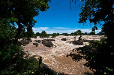 Şampasak 'ın güneyindeki Khone Phapheng Nehri ya da Mekong Nehri 