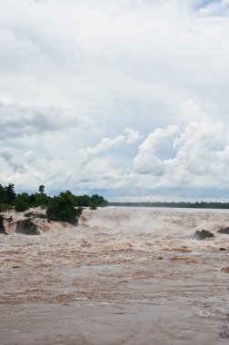 Şampasak 'ın güneyindeki Khone Phapheng Nehri ya da Mekong Nehri 