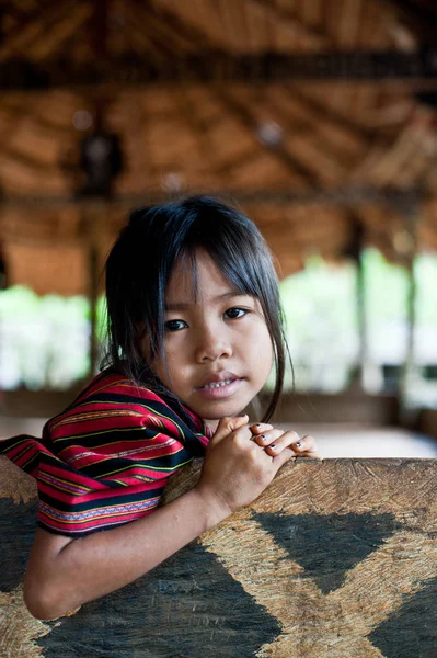 Un Laos no identificado poco en la casa de PAKSE, LAOS — Foto de Stock