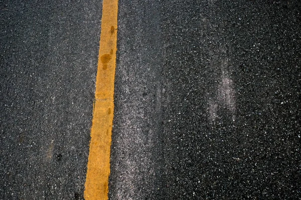 Nieuwe Asfalt Textuur Met Gele Lijn Weg — Stockfoto