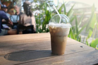 Kahve dükkanında kahve fincanı.