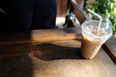 Kahve dükkanında kahve fincanı.