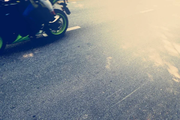 バイクで移動中だ オートバイツアーの旅 — ストック写真
