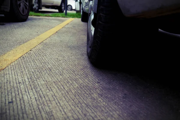 Auto Geparkeerd Parkeerplaats — Stockfoto