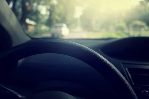Kierowca Kierownicy Wewnątrz Samochodu — Zdjęcie stockowe