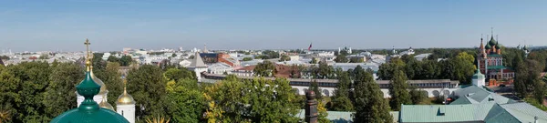 Yaroslavl, Rusya: Yaroslavl, Xi yüzyılında kurulan en eski Rus kentlerinden biridir. Müze rezervi Yaroslavl Kremlin. Çan kulesinden görüntü.