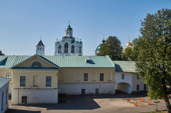 Yaroslavl stat historiska, arkitektoniska och konst Museum-reserv, tidigare Spaso-Preobrazhensky kloster — Stockfoto