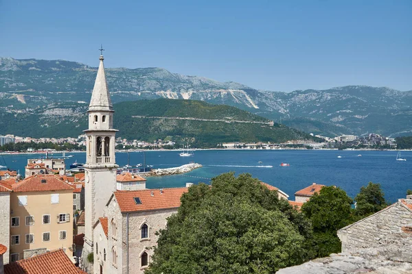 Budva 'nın eski kalesinden Körfez manzarası.