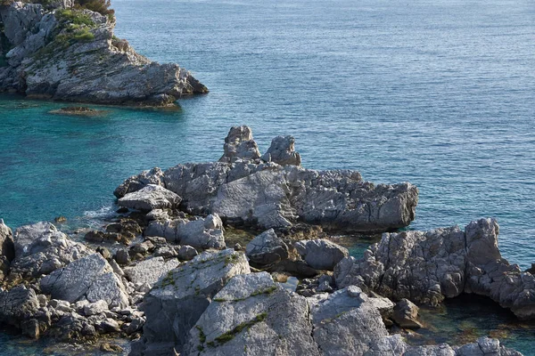 Sidari, Korfu, Yunanistan yakınlarındaki küçük taş ada