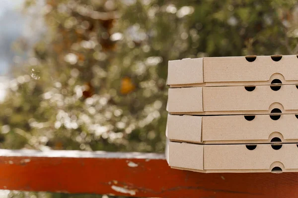 Promotie Van Pizzadoos Voor Voedsellevering Geïsoleerde Foto Van Kartonnen Pizzadozen — Stockfoto