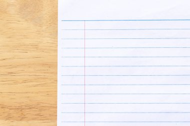 Tahta Arkaplanda Not Defteri Çizili Kağıt