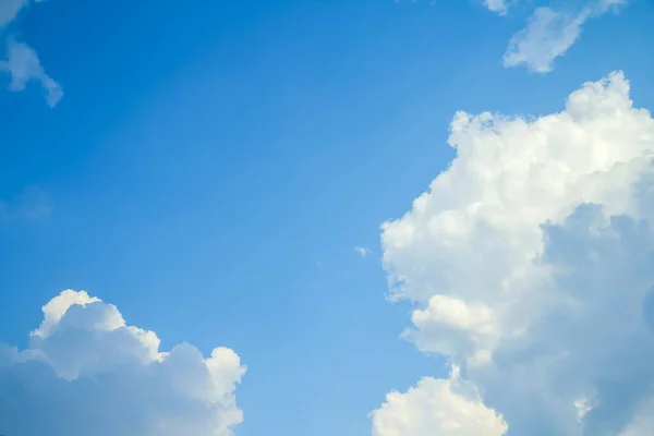 Schöner Blauer Himmel Mit Wolken — Stockfoto
