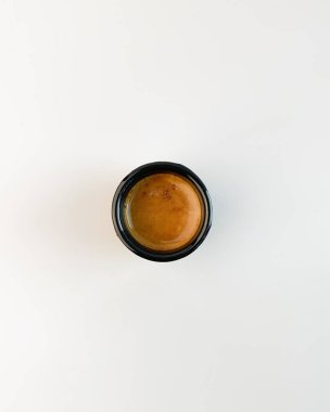 Siyah fincanda kahve espresso