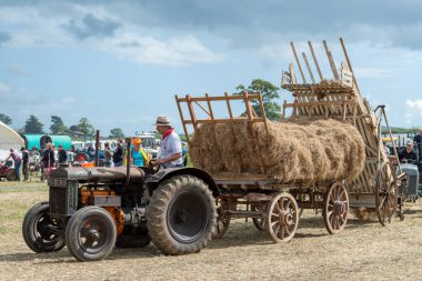 2019 Haselbury Plucknett 'te dün çiftçilik yaptım.