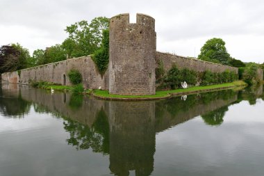 Piskopos Sarayı Wells