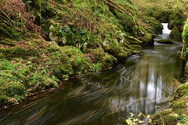 Lång pool vid Watersmeet — Stockfoto