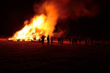 şenlik ateşi gece