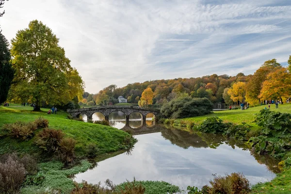 Stourhead evi ve bahçeleri.
