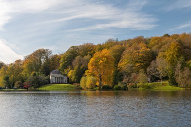 Stourhead evi ve bahçeleri.