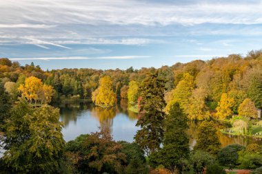 Stourhead evi ve bahçeleri.