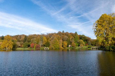 Stourhead evi ve bahçeleri.