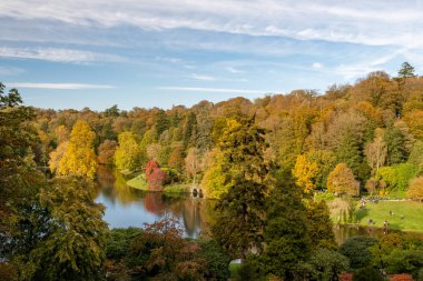 Stourhead evi ve bahçeleri.