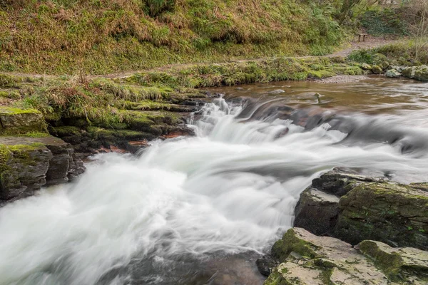 Lång Exponering Vattenfallet Vid Watersmeet Bridge Pool Vid Watersmeet Exmoor — Stockfoto