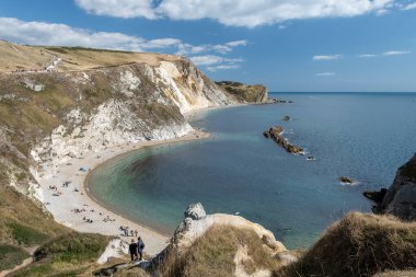 Dorset 'teki Durdle Kapısı' ndaki Man O War kumsalının manzara fotoğrafı..