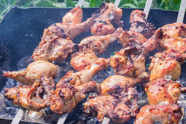 Izgarada et ve sigara var.